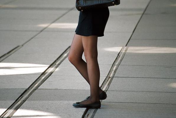 25P Stocking girls in public. Paris, june 2008