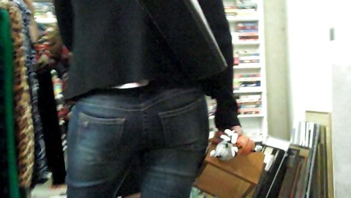 19P Following her ass and butt in jeans 