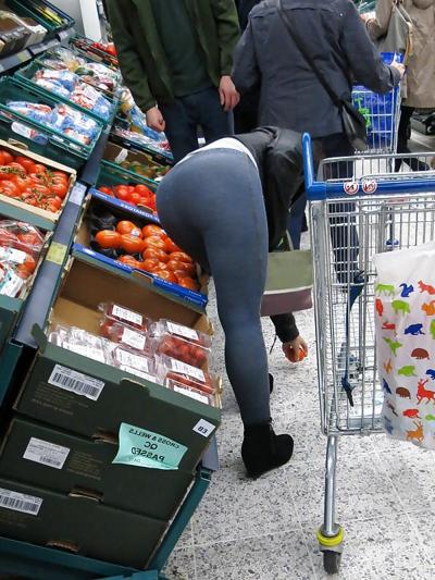 7P Plus de cul dans des pantalons serrés
