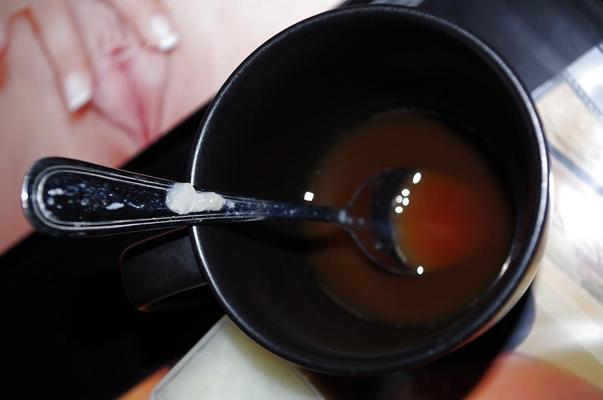 25P Bonne année, fille, désordre extrême dans le bain de sperme !