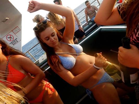 25P Sexy Girls holiday pictures compilation part 2