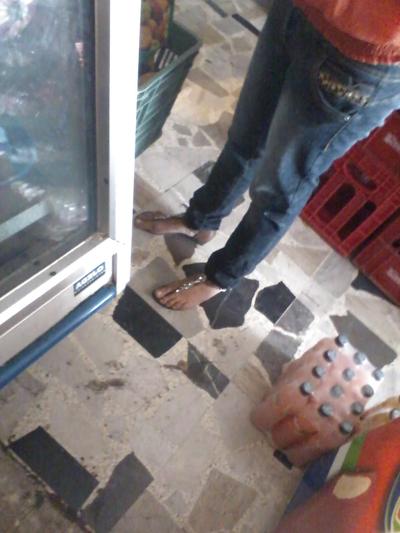 25P Les pieds dans la rue