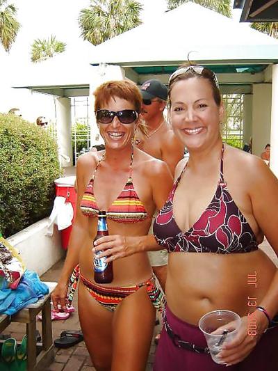 20P Mature bikini women 3.