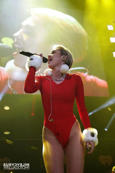 25P Sexy Miley Cyrus KDWBs Jingle Ball Dezember 2013