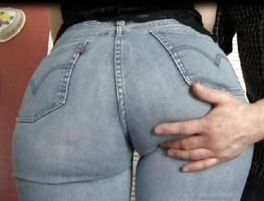 21P Мы бы съели или понюхали эти задницы и киски.