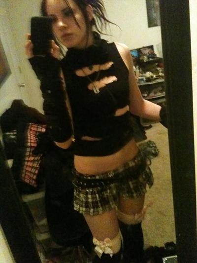 8P Awesome Gothic Slut