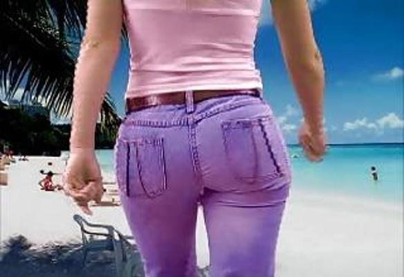 10P Fille blanche, jeans serrés, cul