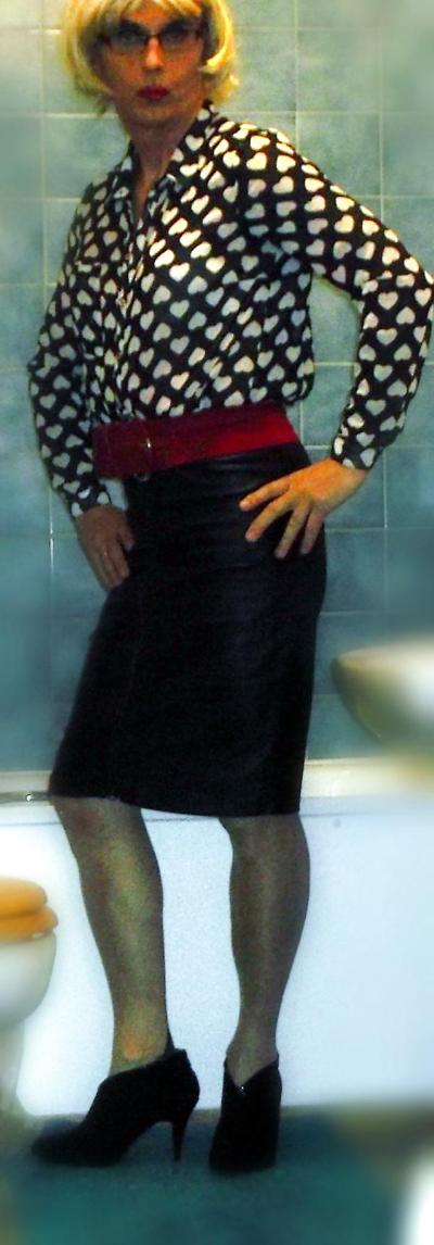 12P New blouse and favorite leather skirt