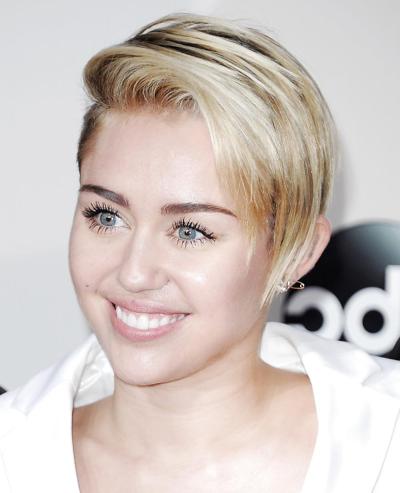 25P Сексуальная Майли Сайрус на церемонии American Music Awards 2013