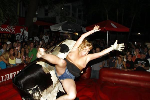 16P Topless Bullriding!