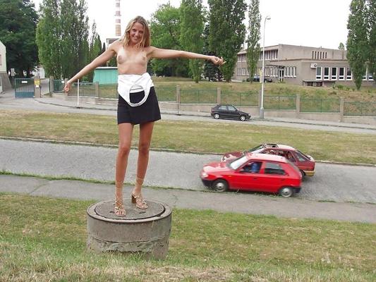25P Hot girl posing in public
