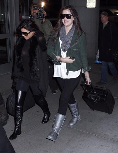 11P Kim Kardashian en tenue transparente à l'aéroport JFK