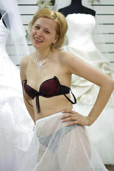 25P HERE COMES THE BRIDE