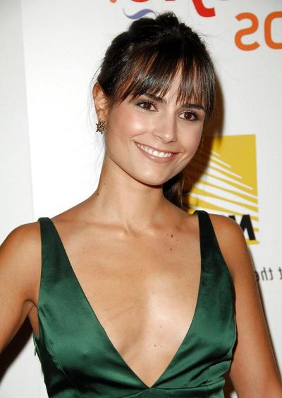 25P Jordana Brewster und ihre Füße wichsen