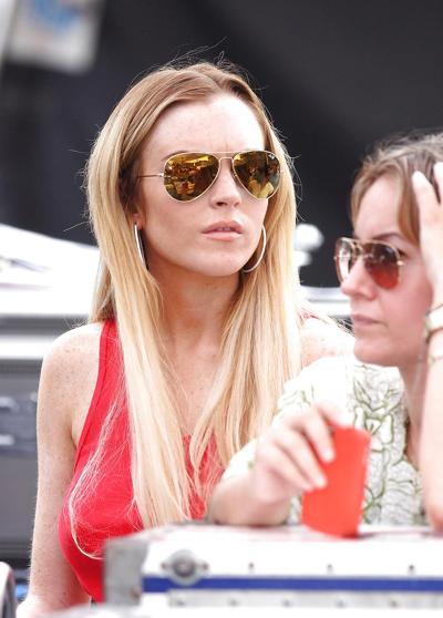 16P Lindsay Lohan sur le tournage de Ugly Betty dans le Queens