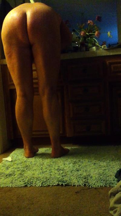 8P Ignorant le gros cul de la femme BBW pour que tous puissent le voir et se branler.