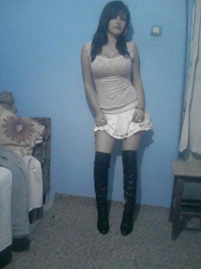 15P Fille roumaine : Nelly