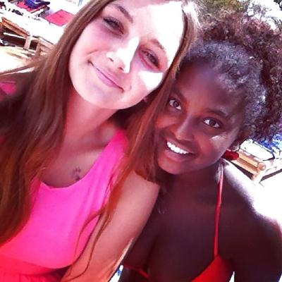 5P ado française aux gros seins et aux jambes ébène