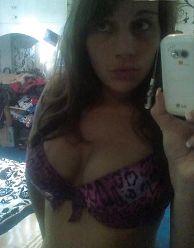 17P Another hot mirror girl