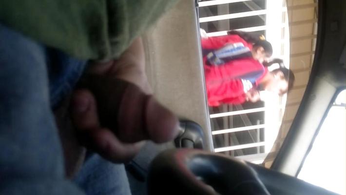 25P Flashing, exhibicionismo, mostrando el pene en la calle