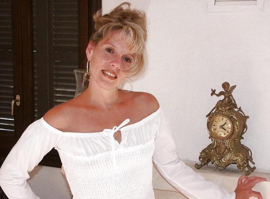 25P Another Swinger Homemade Wife