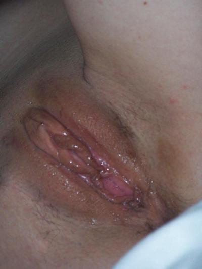 25P A Skinny Babe shows her body