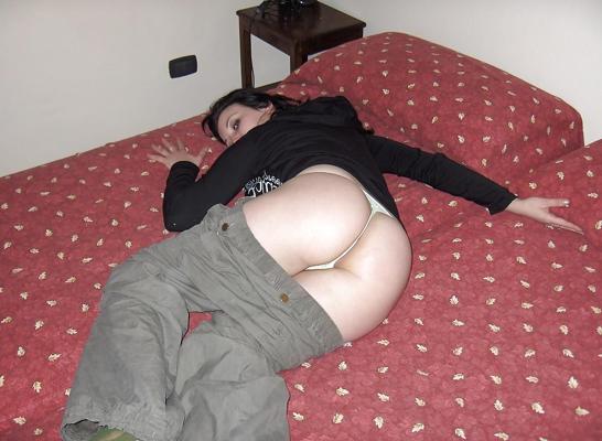 10P Posing & blowing slut