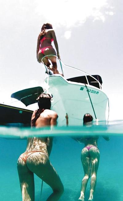 15P Women Naked In Nature