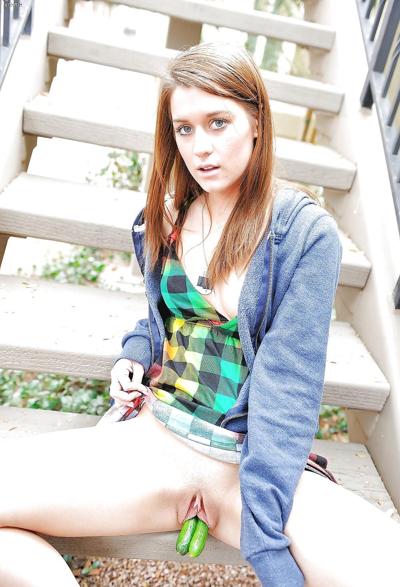 25P Some teens some toys porn pics#2