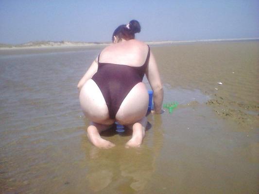 25P Exhib in the beach