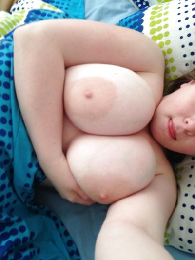 14P Gros seins amateur auto-shoot