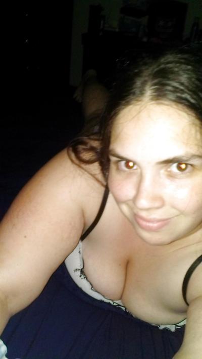11P Femme sexy dans ses nuisettes coquines