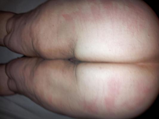 5P Le cul de la femme BBW est giflé durement