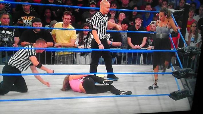 4P Mickie James nippt an TNA Knockouts