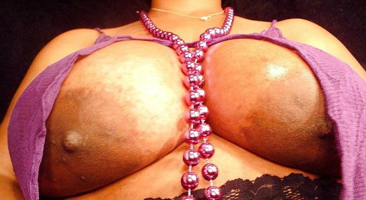 25P GRANDES PEITOS PRETOS E TOP ROXO APERTADO!!