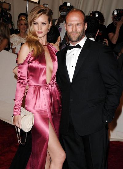 25P Rosie Huntington Whiteley époustouflante au gala du Costume Institute