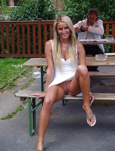 20P Exposed pussy in public