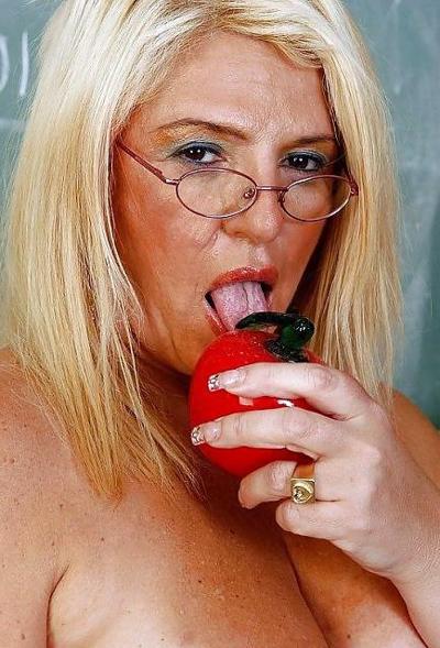 12P Monique BBW prof