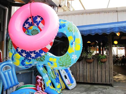4P 夏のビーチで遊ぶ
