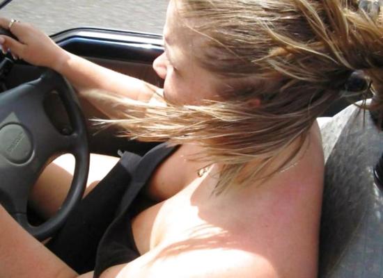 21P Ooops...Downblouse!!