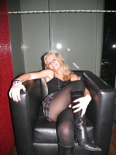 25P Teens in pantyhose (non nude)