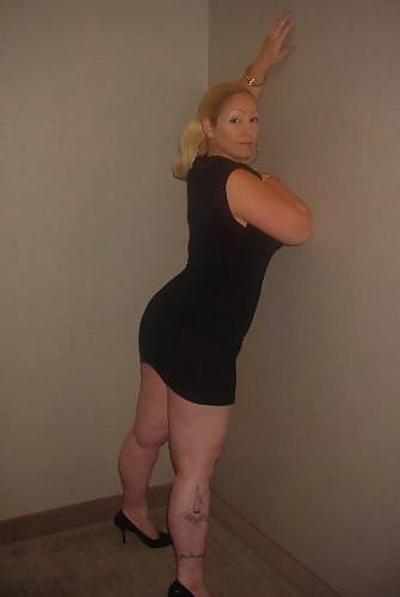 11P Blonde latina milf