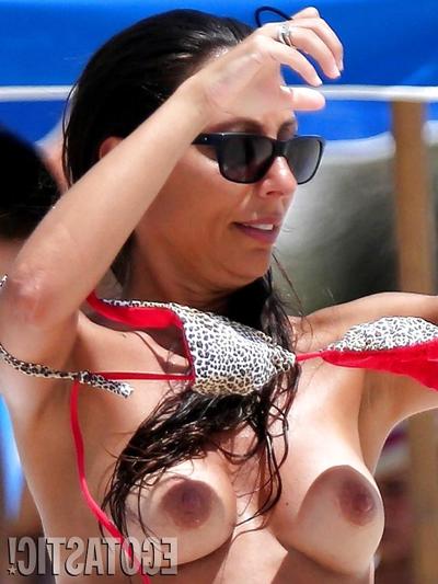 6P Vicky Karayiannis geht oben ohne in Miami Beach