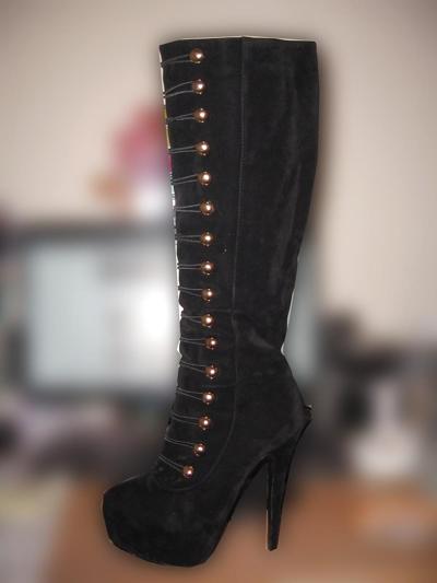 8P Neue Perücke und Stiefel plus Hotpants