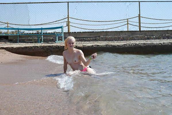 25P The beach 140
