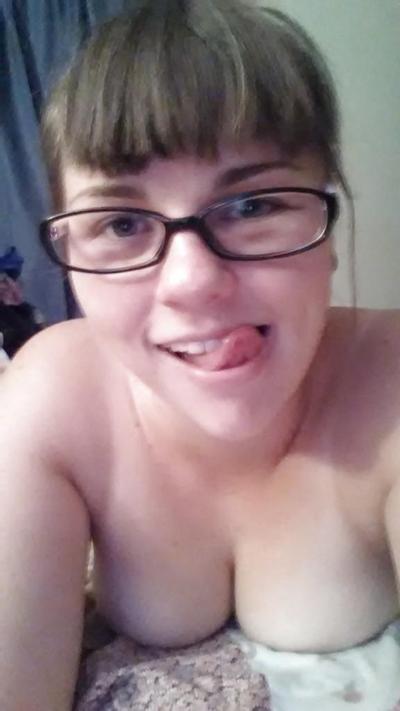 6P Young Milf Posing