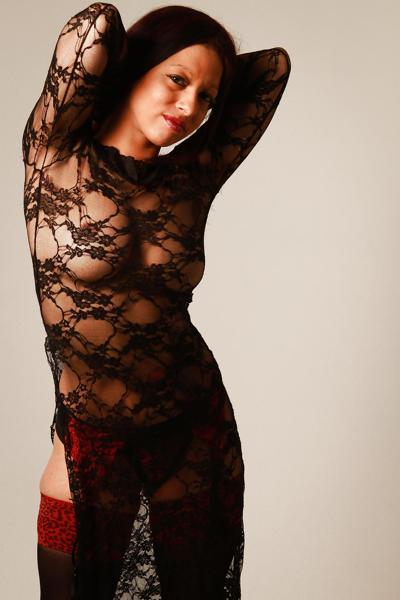 20P Photoshoot with Kent escort Lola