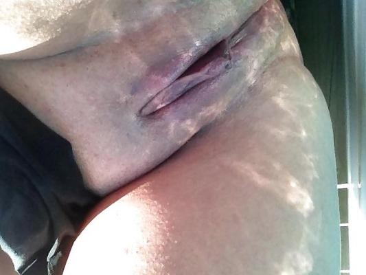 25P Squirting in the pool