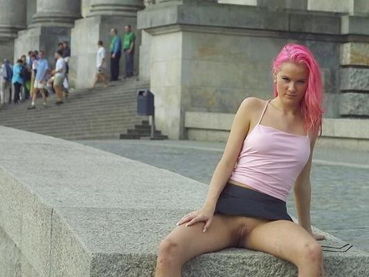 21P Naked in Public #089