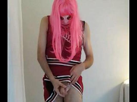 10P Sissy Slut ist eine schwanzhungrige Cheerleaderin